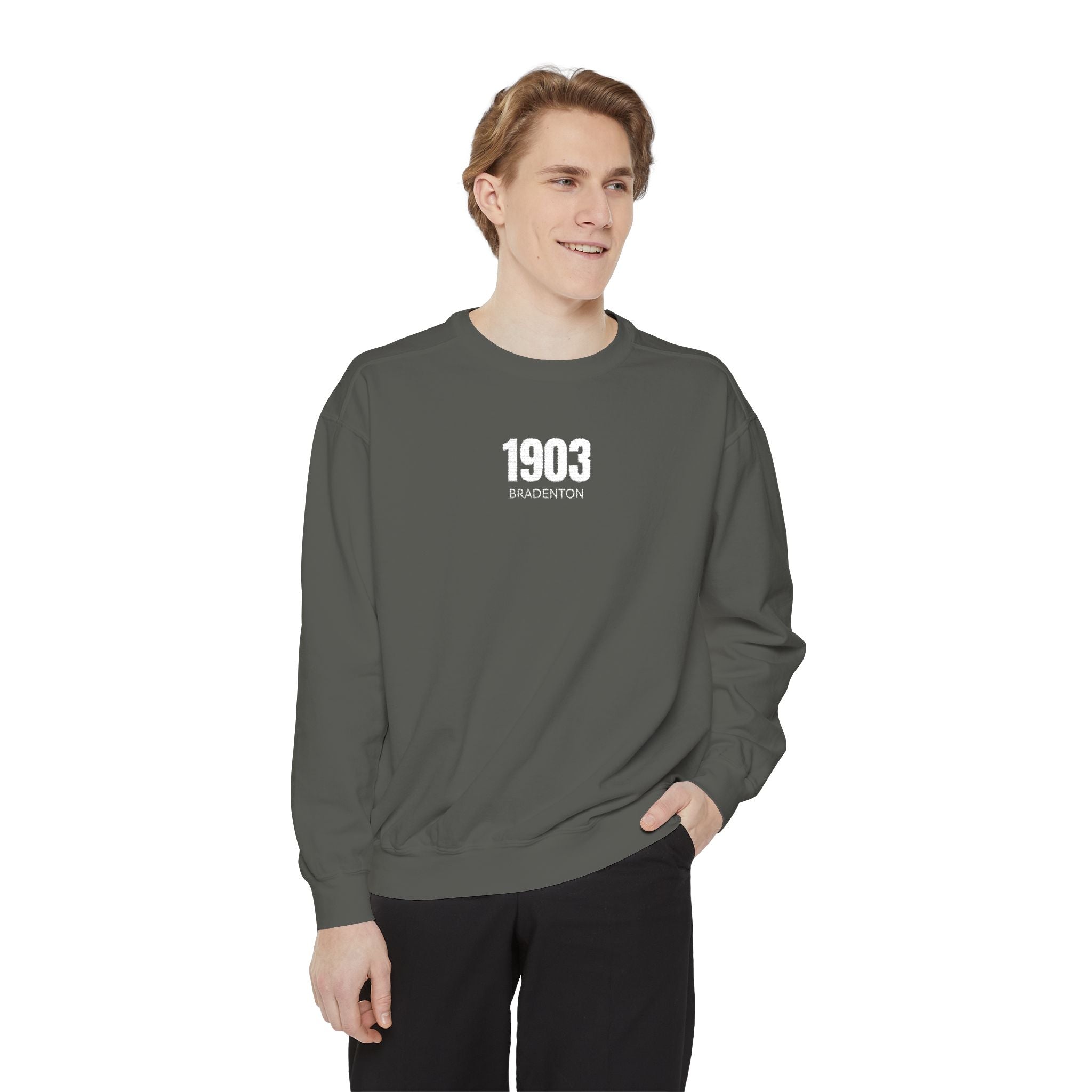 3 - 1903 Crest Embroidered Sweatshirt – Minimal Vintage College Pullover