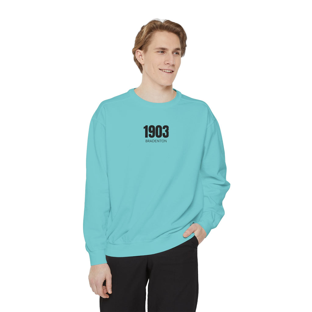 3 - 1903 Crest Embroidered Sweatshirt – Minimal Vintage College Pullover