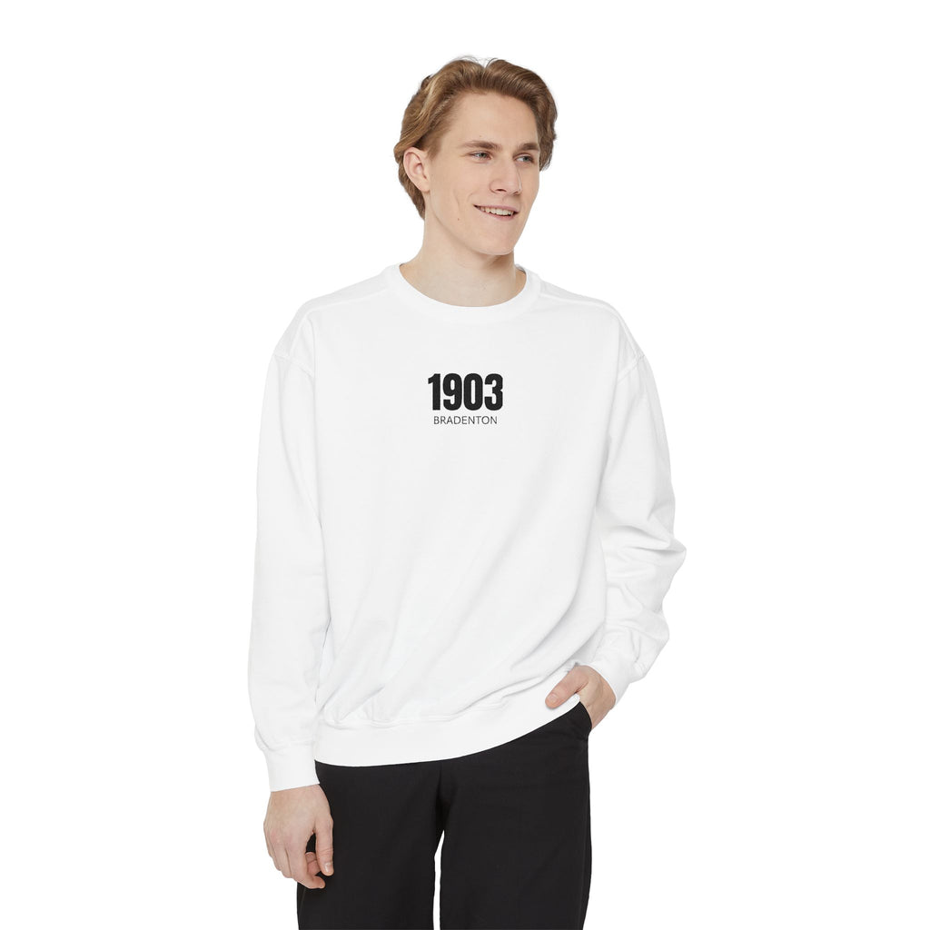 3 - 1903 Crest Embroidered Sweatshirt – Minimal Vintage College Pullover