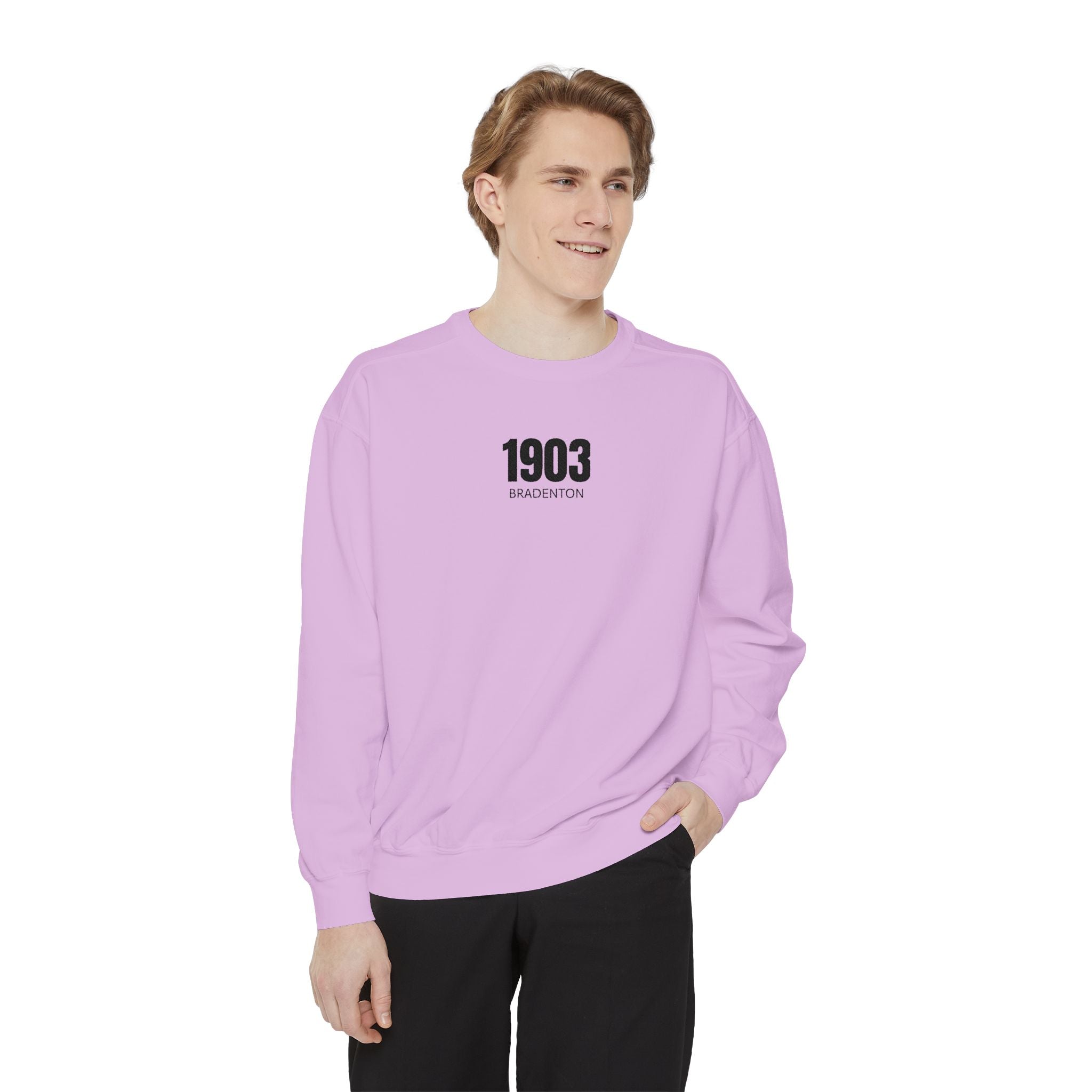 3 - 1903 Crest Embroidered Sweatshirt – Minimal Vintage College Pullover