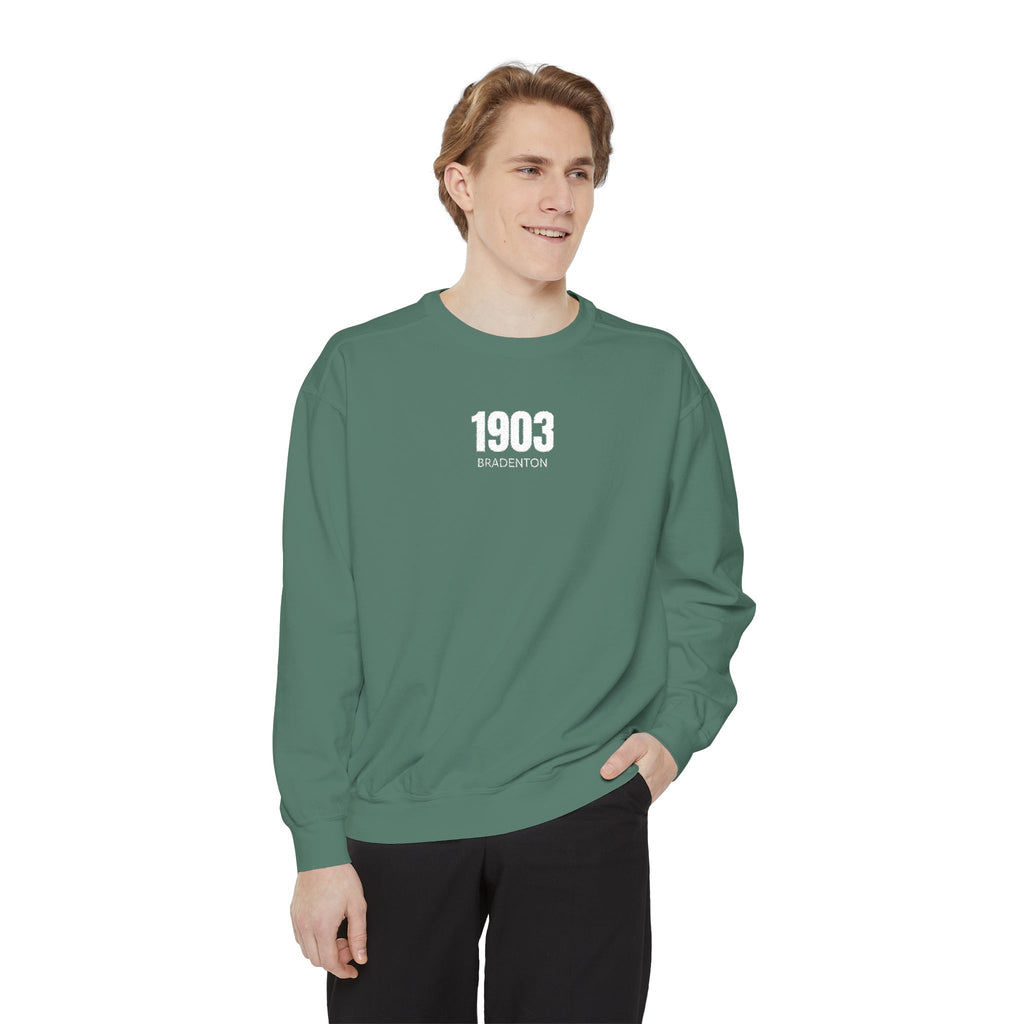 3 - 1903 Crest Embroidered Sweatshirt – Minimal Vintage College Pullover