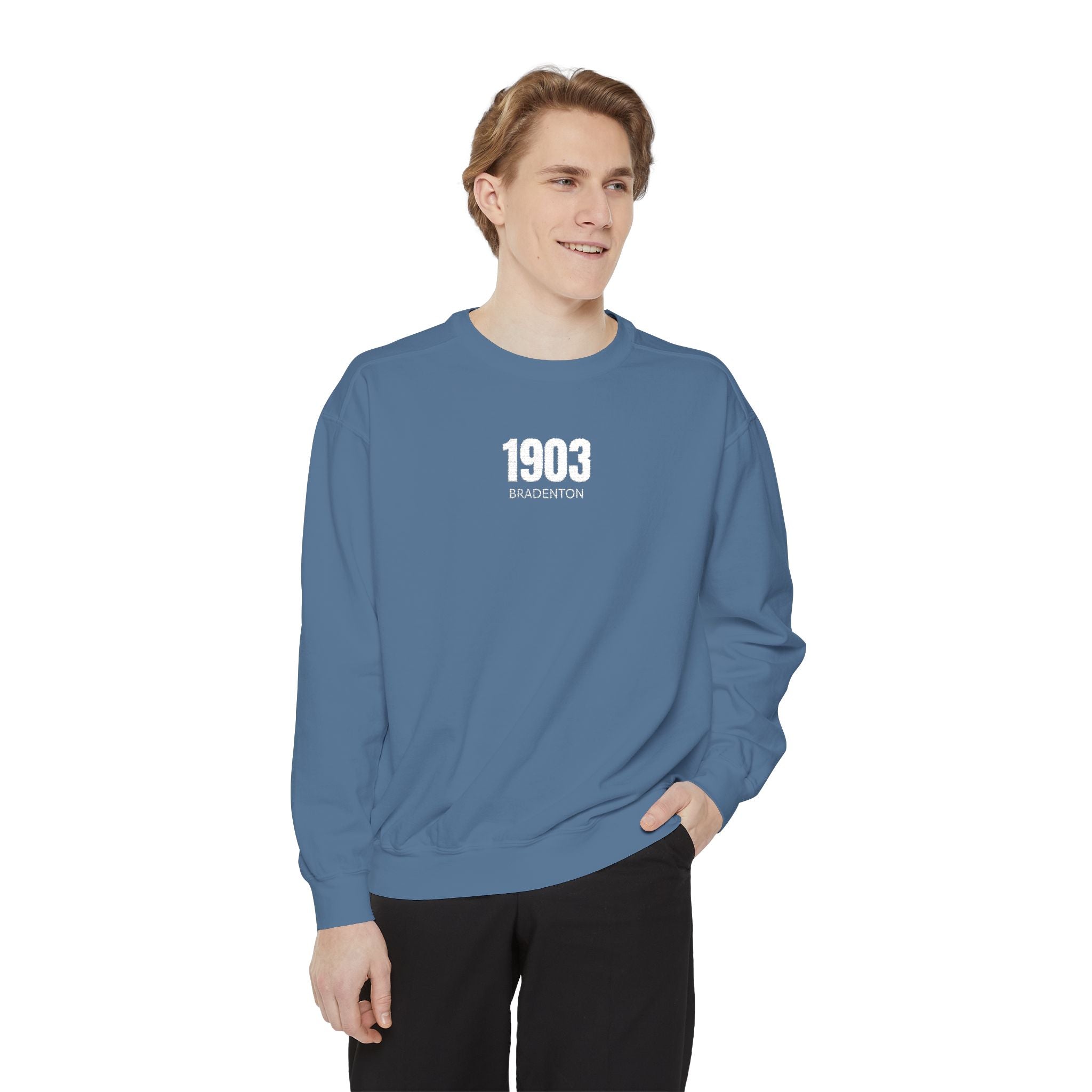 3 - 1903 Crest Embroidered Sweatshirt – Minimal Vintage College Pullover