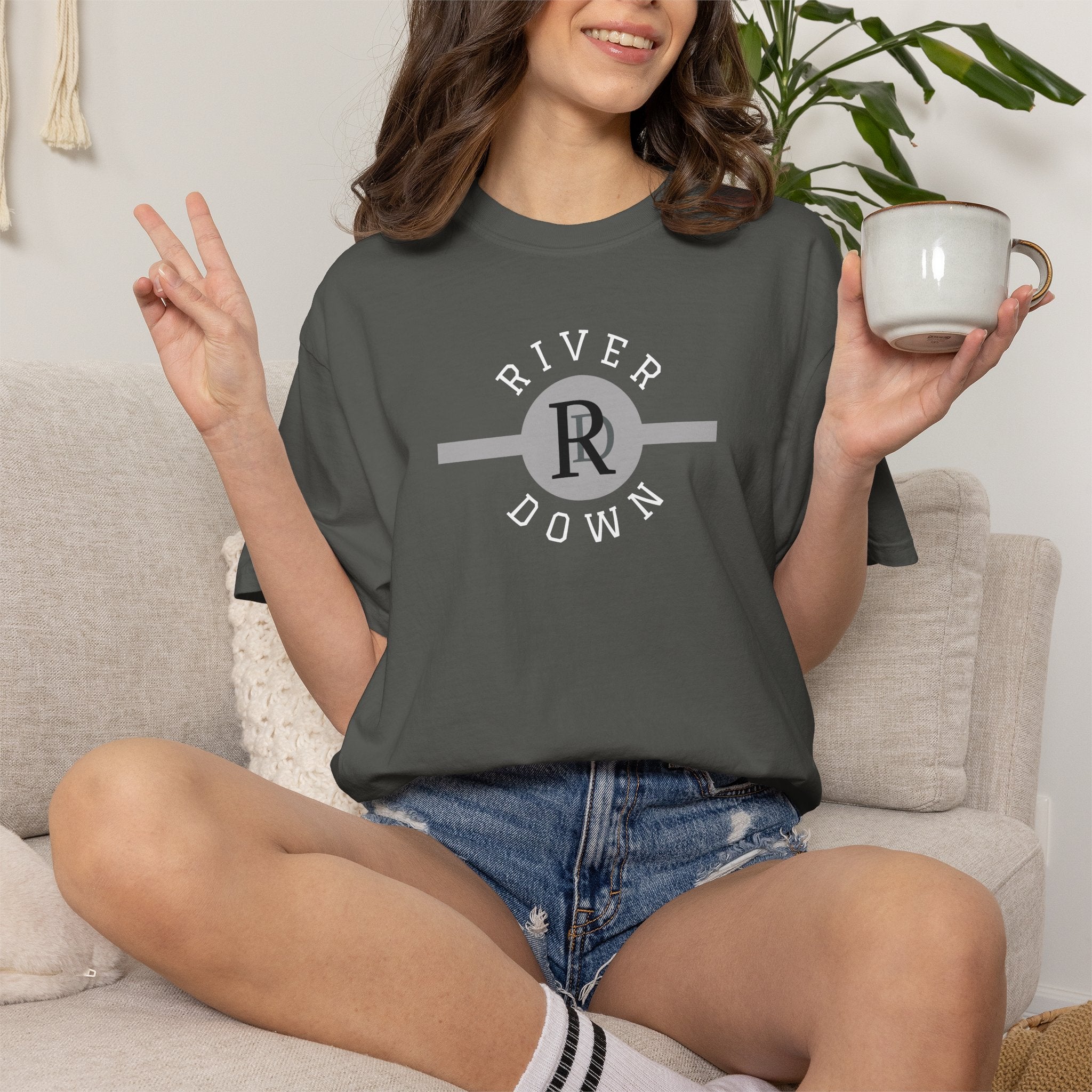 10 - Logo RD Tee Multi Colors RD Circle Graphic - T-Shirt