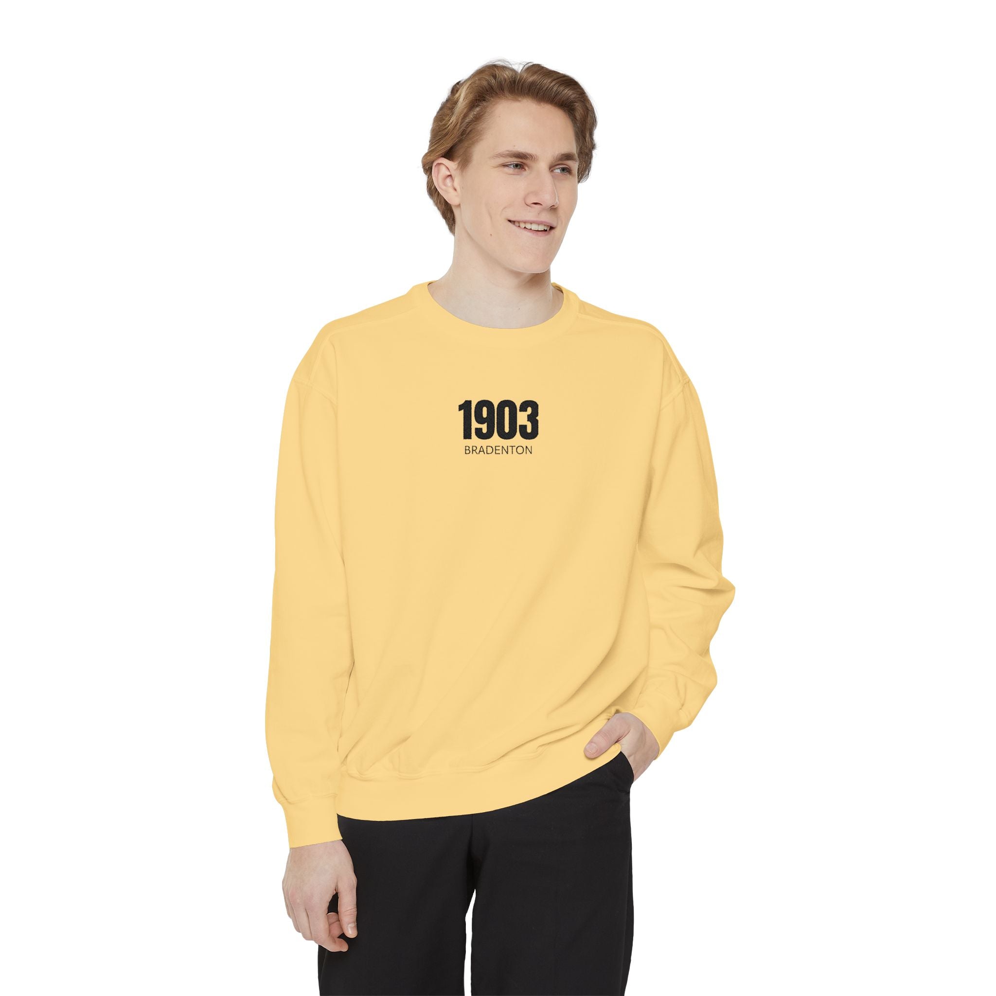 3 - 1903 Crest Embroidered Sweatshirt – Minimal Vintage College Pullover